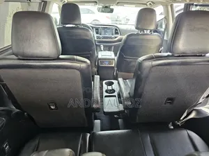 Toyota Highlander SE 4x2 V6 (3.5L 6cyl 8A) 2018 Gray