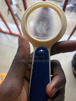 Magnifying Glass With an Integrated Light