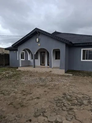 5bdrm Bungalow in Ayobo for sale