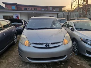 Toyota Sienna CE AWD 2008 Silver