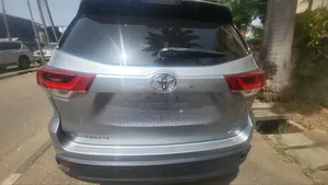 Toyota Highlander 2018 Silver