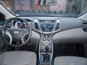 Hyundai Elantra SE Sedan FWD (1.8L 4cyl 6A) 2016 Red