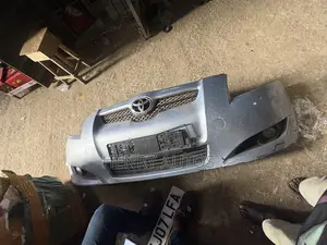 Complete Front Bumper Auris 2005
