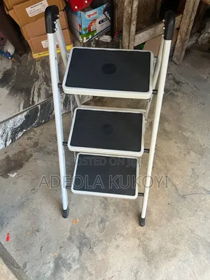 Foldable Heavy Weight Ladder
