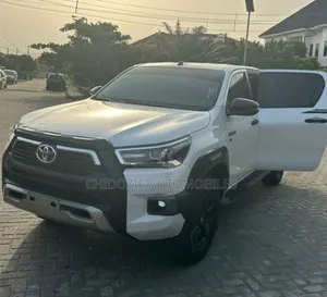 Toyota Hilux 2024 White