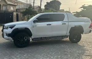 Toyota Hilux 2024 White