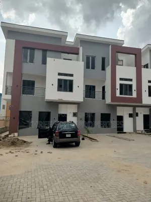 4bdrm Duplex in Ebenezer Court for sale