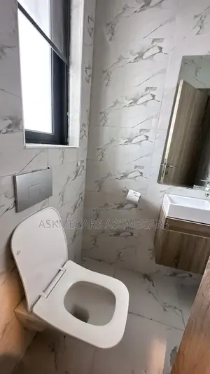Furnished 2bdrm Apartment in Off Admiralty, Lekki Phase 1 for rent