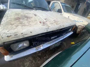 Nissan Vanette 1986 Silver