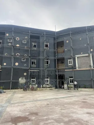 20 Rooms of Four Suit Hotel