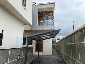 Furnished 4bdrm Duplex in Victoria Crest 2 for rent