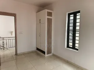 Furnished 4bdrm Duplex in Victoria Crest 2 for rent