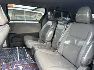 Toyota Sienna 2018 Gray