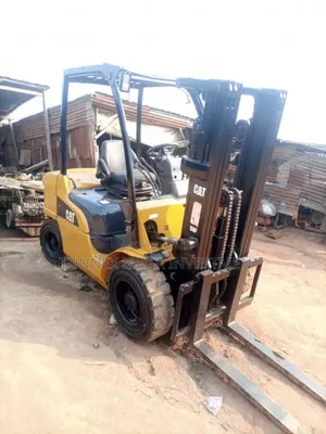 3tons Caterpillar Forklift Dp