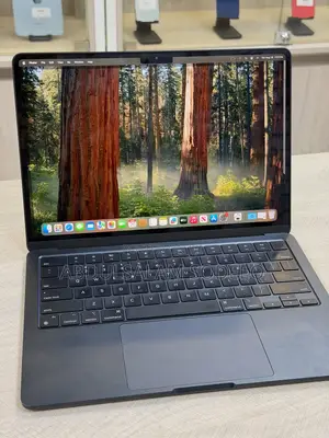 Laptop Apple MacBook Air 2022 M2 8GB Apple M2 SSD 256GB
