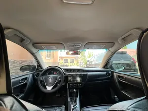 Toyota Corolla 2018 White