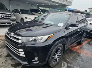Toyota Highlander XLE 4x4 V6 (3.5L 6cyl 8A) 2018 Black