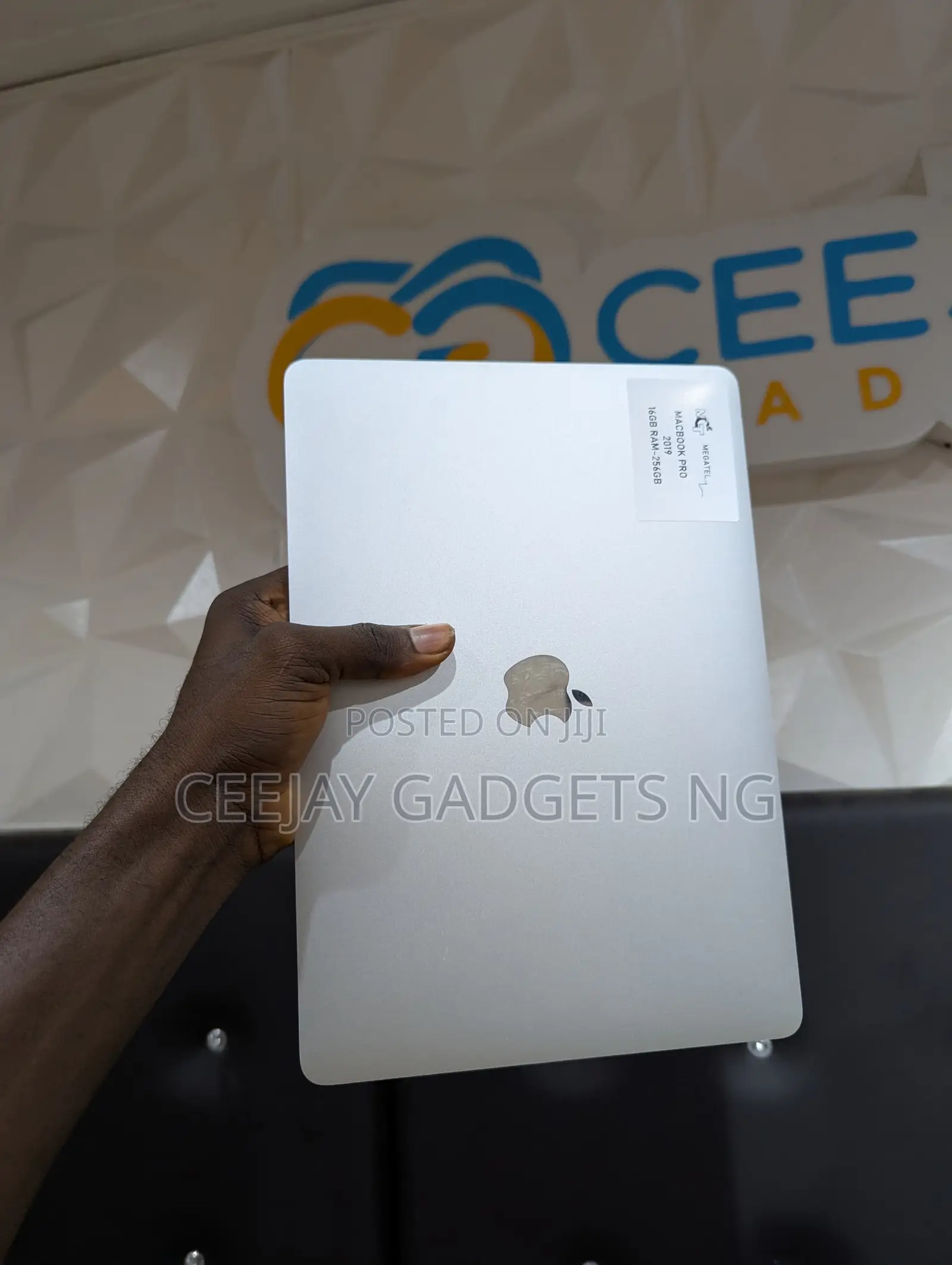 Laptop Apple MacBook Pro 2019 16GB Intel Core i5 SSD 256GB