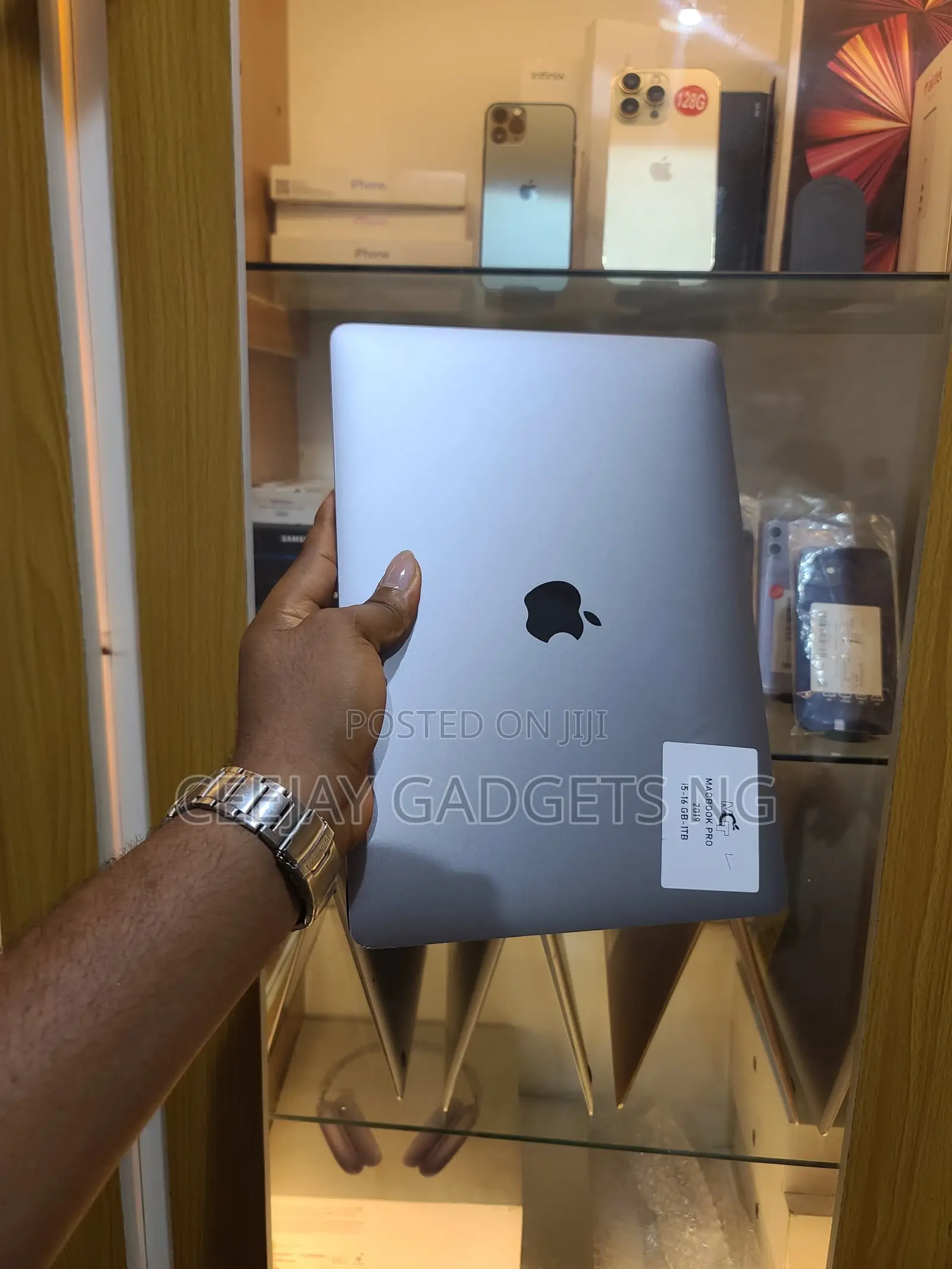 Laptop Apple MacBook Pro 2019 16GB Intel Core I5 SSD 1T