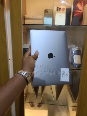 Laptop Apple MacBook Pro 2019 16GB Intel Core I5 SSD 1T