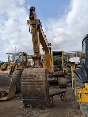 215 Excavator Available for Hire