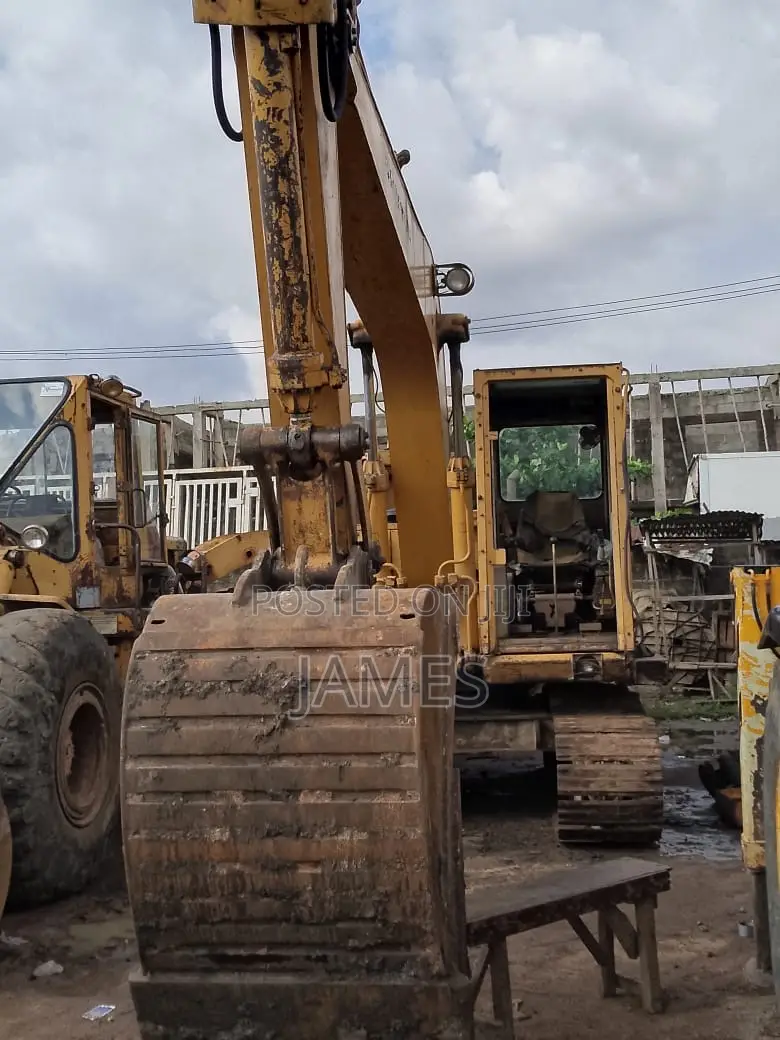 215 Excavator Available for Hire