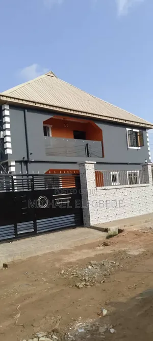 Artisan / Painting / Screeding
