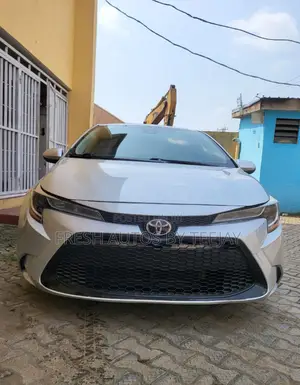 Toyota Corolla LE 2020 Silver