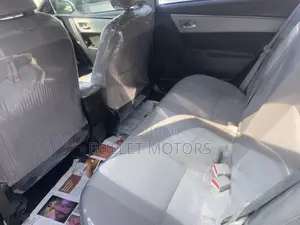 Toyota Corolla LE Plus 4dr Sedan (1.8L 4cyl CVT) 2015 Silver