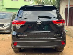 Toyota Highlander XLE 4x4 V6 (3.5L 6cyl 8A) 2018 Black
