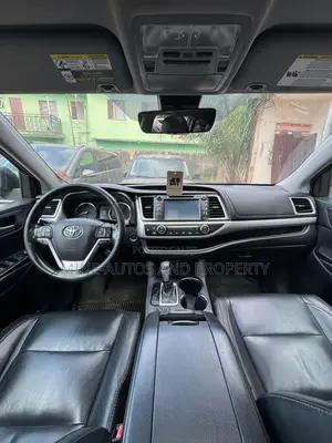 Toyota Highlander XLE 4x4 V6 (3.5L 6cyl 8A) 2018 Black