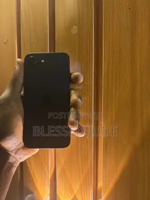 Apple iPhone 16e 128 GB Black