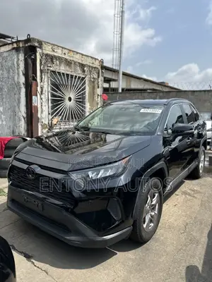 Toyota RAV4 XLE 2021 Black