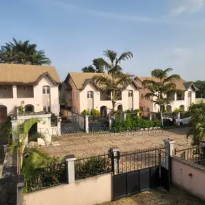 4bdrm Duplex in Jericho for sale