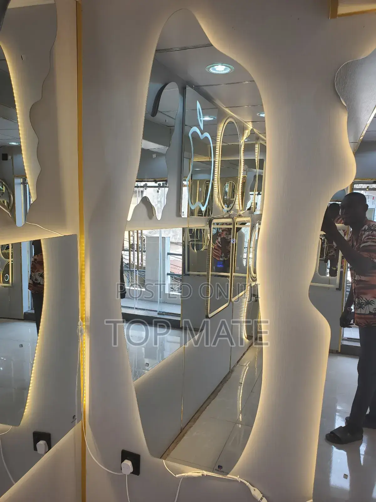 High Quality Digital Shapeless Led Mirror