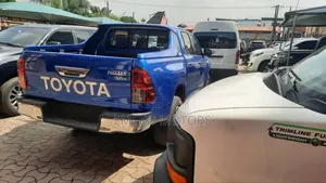 Toyota Hilux 2019 Blue