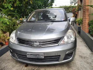 Nissan Versa 1.8 S Hatchback 2012 Gray