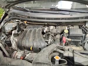 Nissan Versa 1.8 S Hatchback 2012 Gray