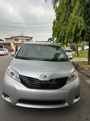 Toyota Sienna LE 8 Passenger 2012 Silver