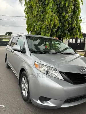 Toyota Sienna LE 8 Passenger 2012 Silver