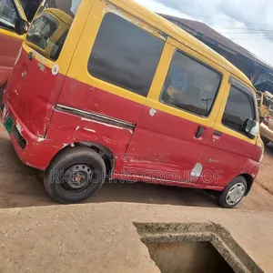 Daihatsu Hijet 2005 Yellow