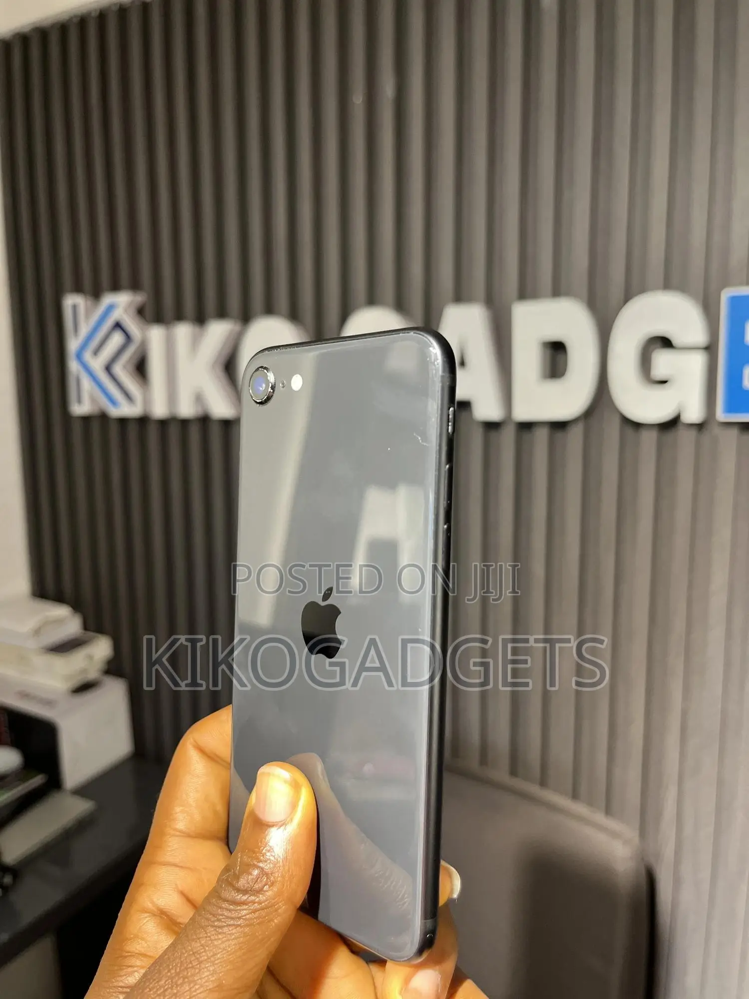 Apple iPhone SE 64 GB Black