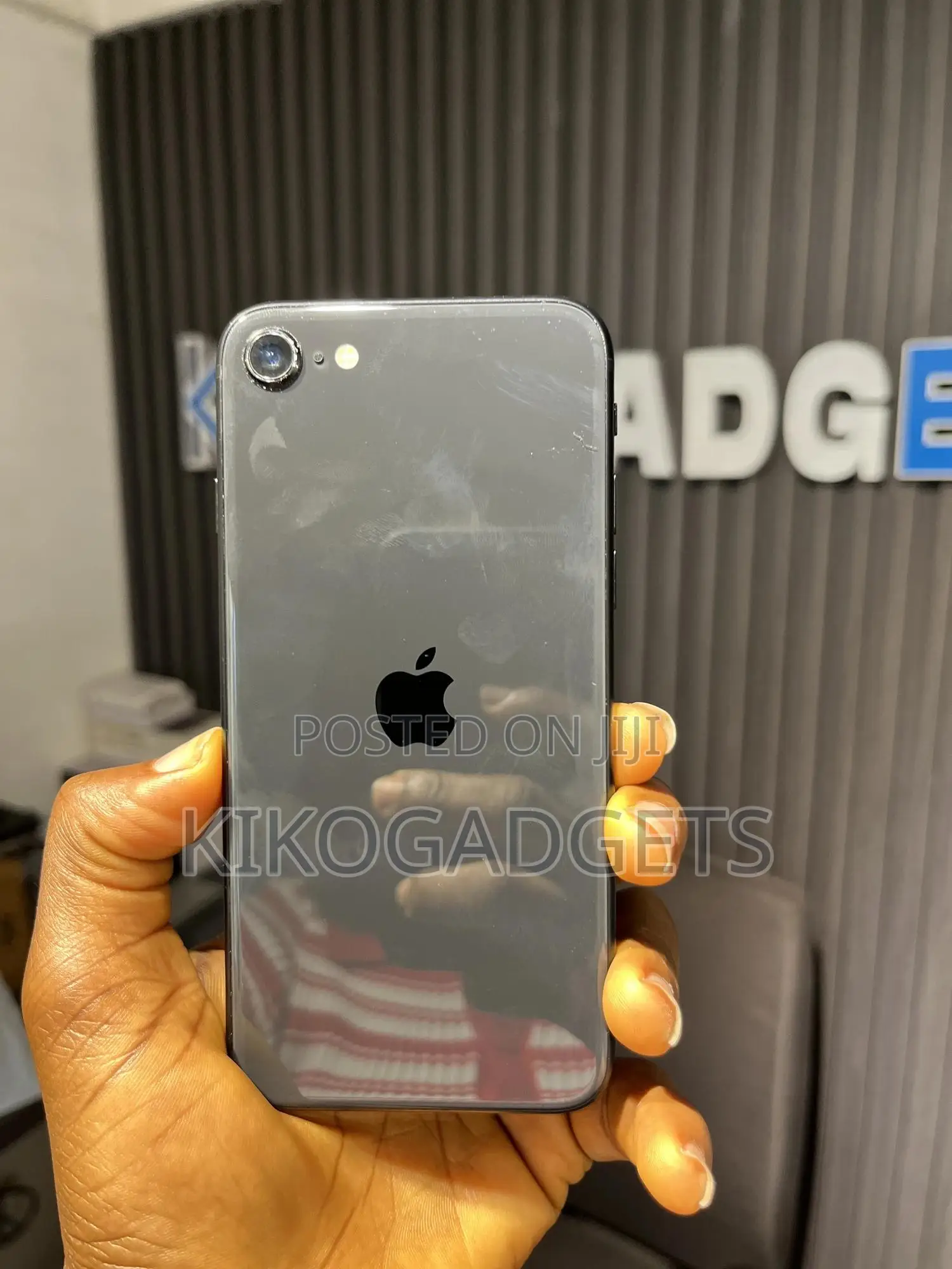 Apple iPhone SE 64 GB Black