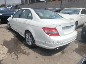 Mercedes-Benz C300 Luxury Sedan AWD (3.0L 6cyl 7A) 2009 White