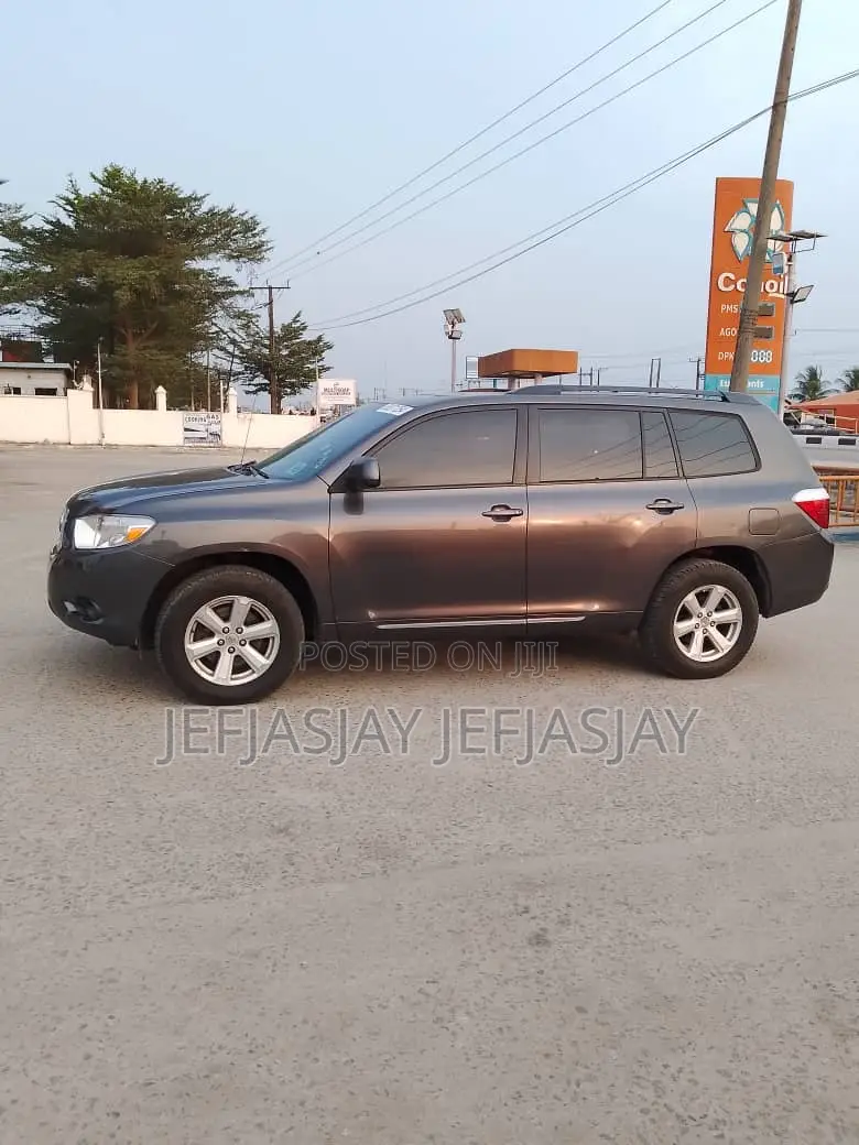 Toyota Highlander SE 2010 Gray