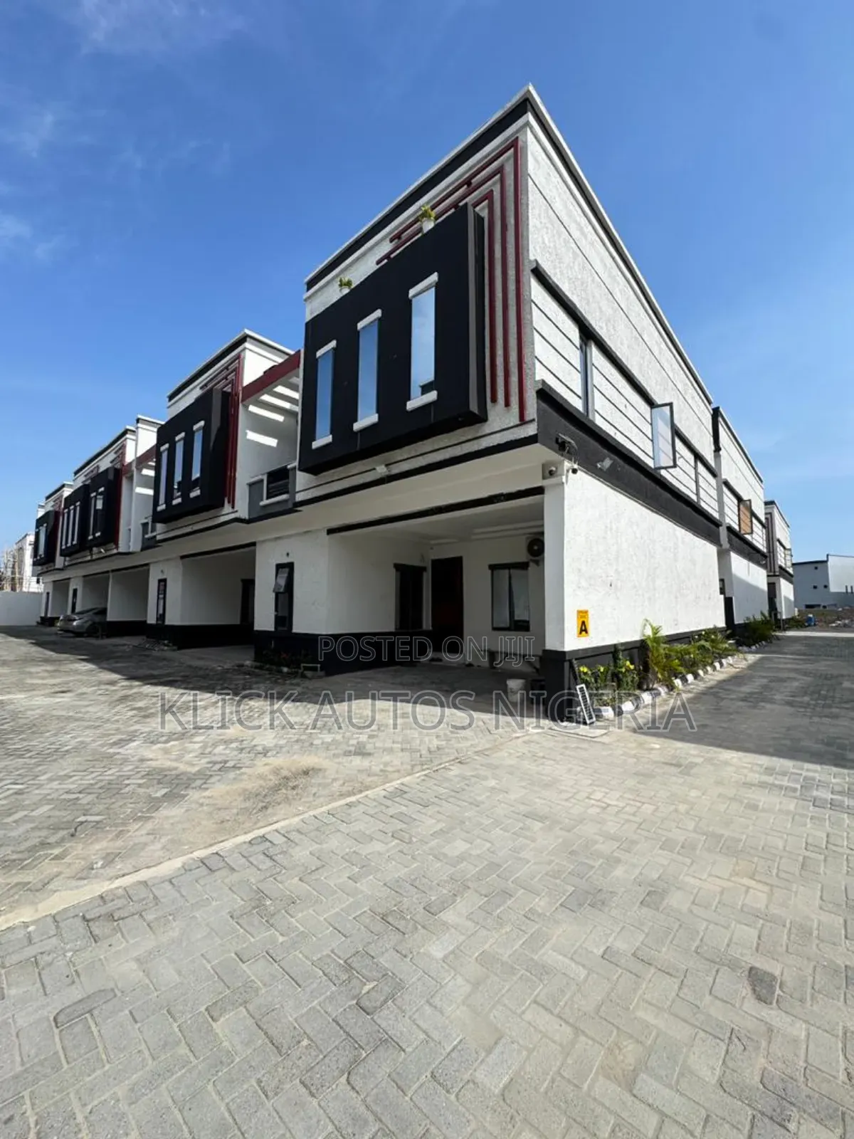 4bdrm Townhouse/Terrace in Chevron for sale