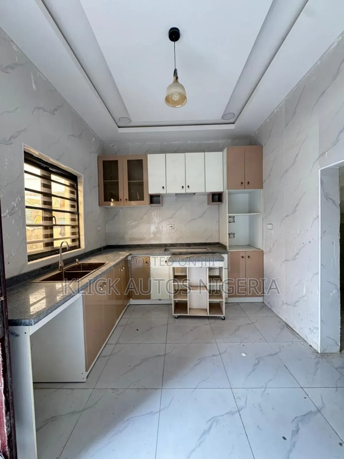 4bdrm Townhouse/Terrace in Chevron for sale