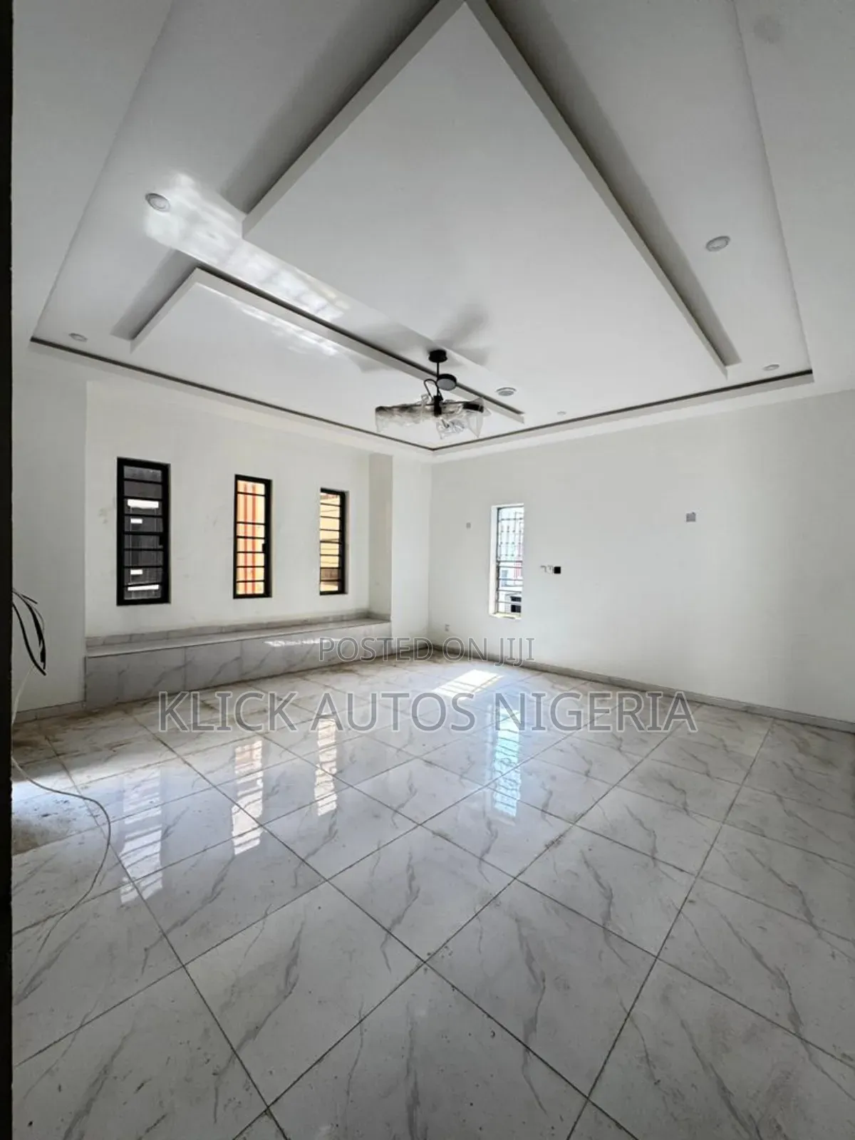 4bdrm Townhouse/Terrace in Chevron for sale