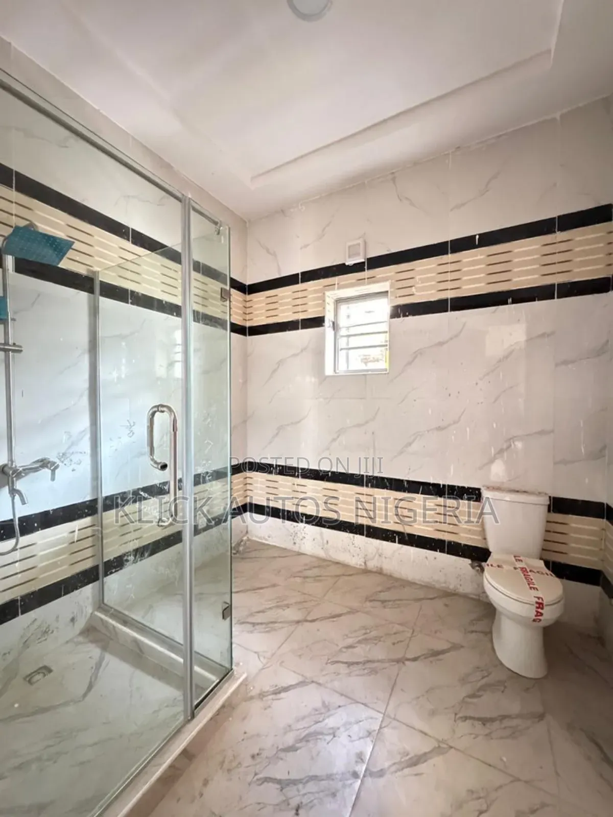 4bdrm Townhouse/Terrace in Chevron for sale