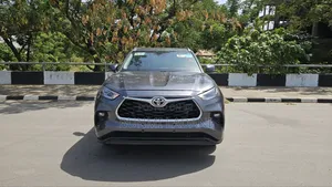 Toyota Highlander XLE 2021 Gray